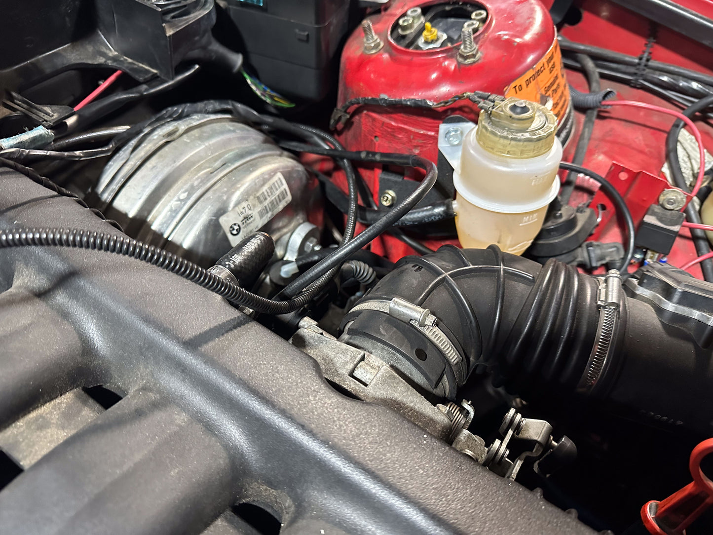E30 Remote Reservoir Mount